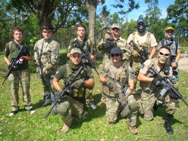 Alan, Saimon, Alex, Alyson, Fred, Ellen. Abaixados Túlio, Gustavo e Emerson.